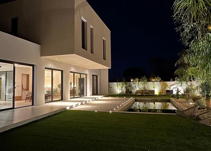 Baya - 800 M De La Agde