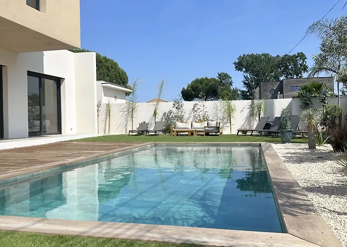 Baya - 800 M De La Агд